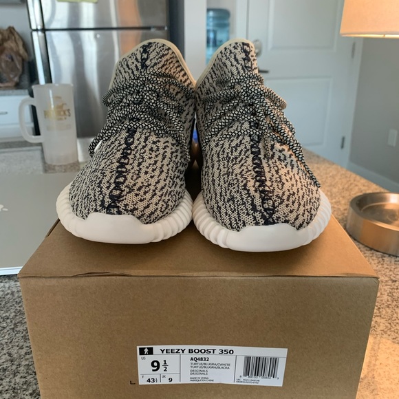 Yeezy boost 350 turtle doves size 9.5 - Picture 3 of 5